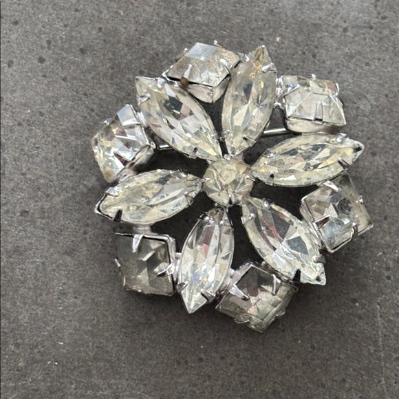 Vintage Crystal Brooch - Picture 3 of 11